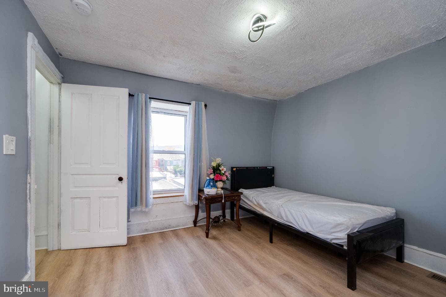 539 Gordon St photo 15