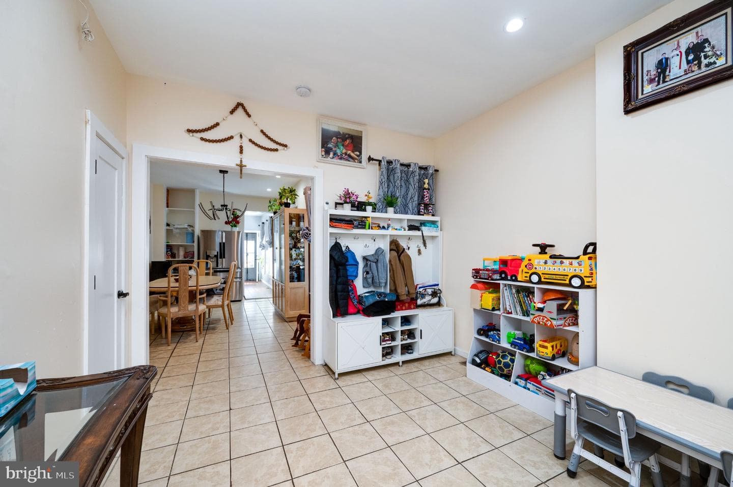 539 Gordon St photo 4