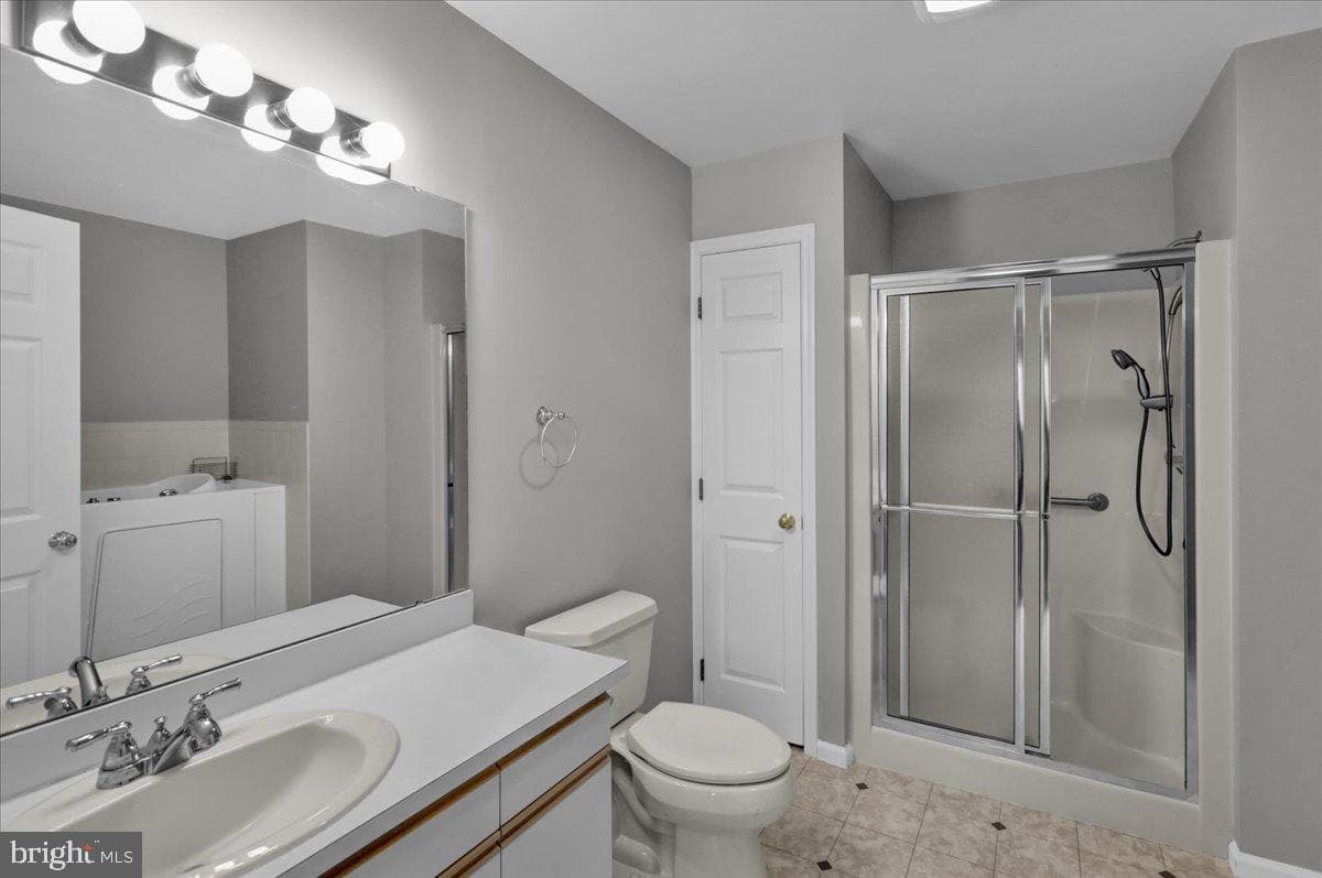 2028 Meadow Glen photo 22