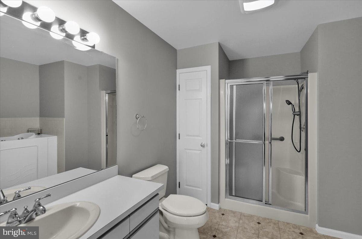 2028 Meadow Glen photo 23