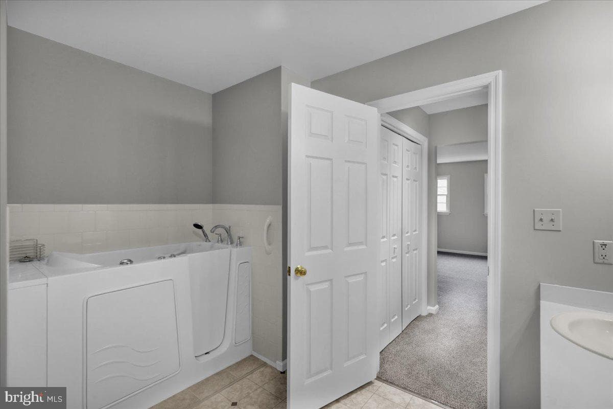 2028 Meadow Glen photo 24