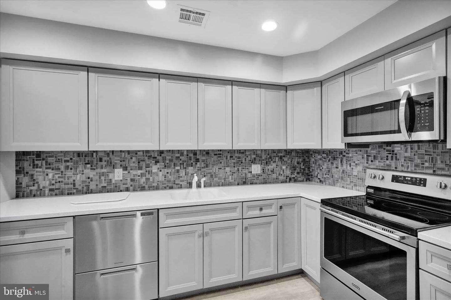 72 Azalea Way photo 13