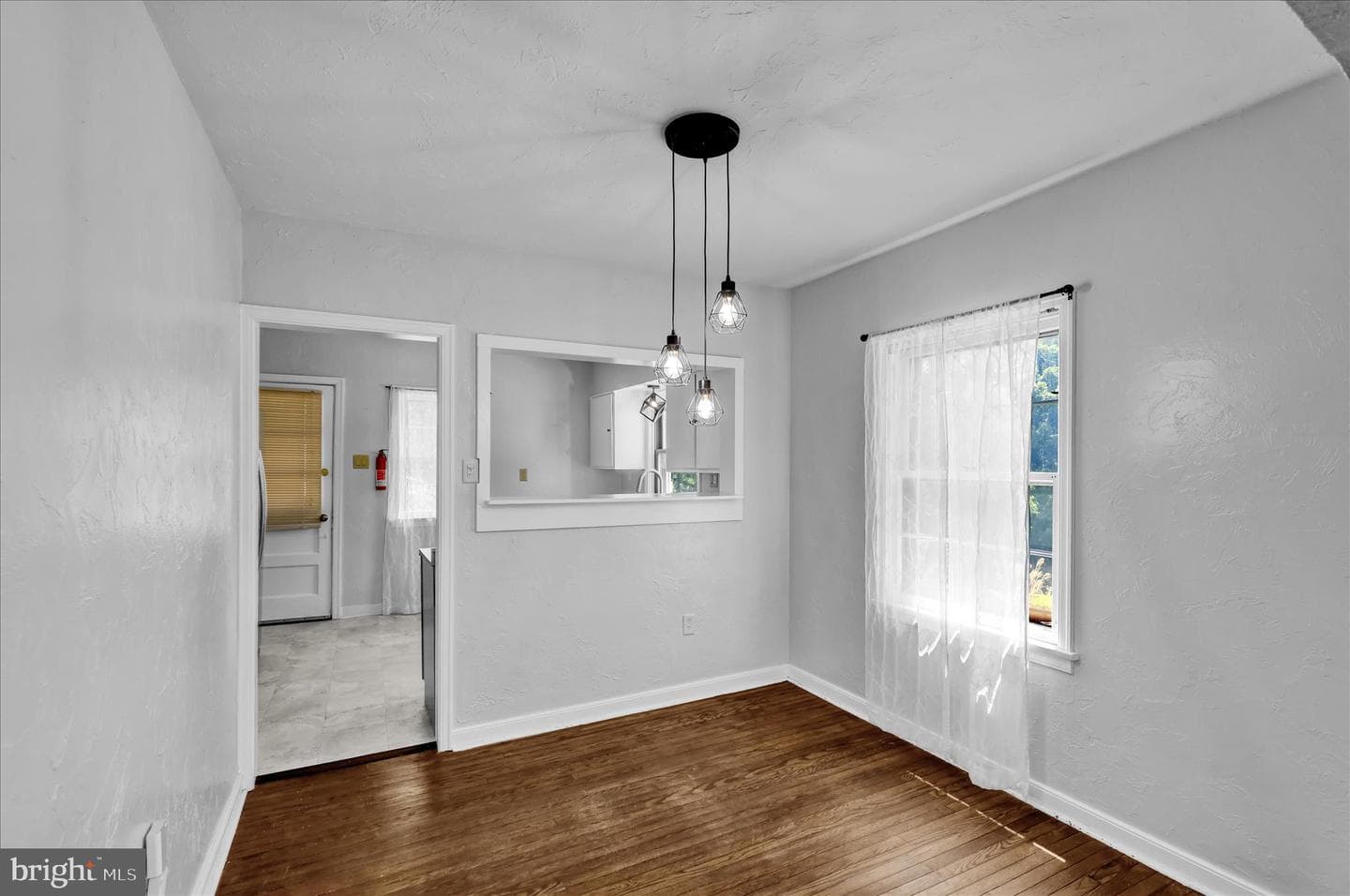 1815 Holly Road photo 6