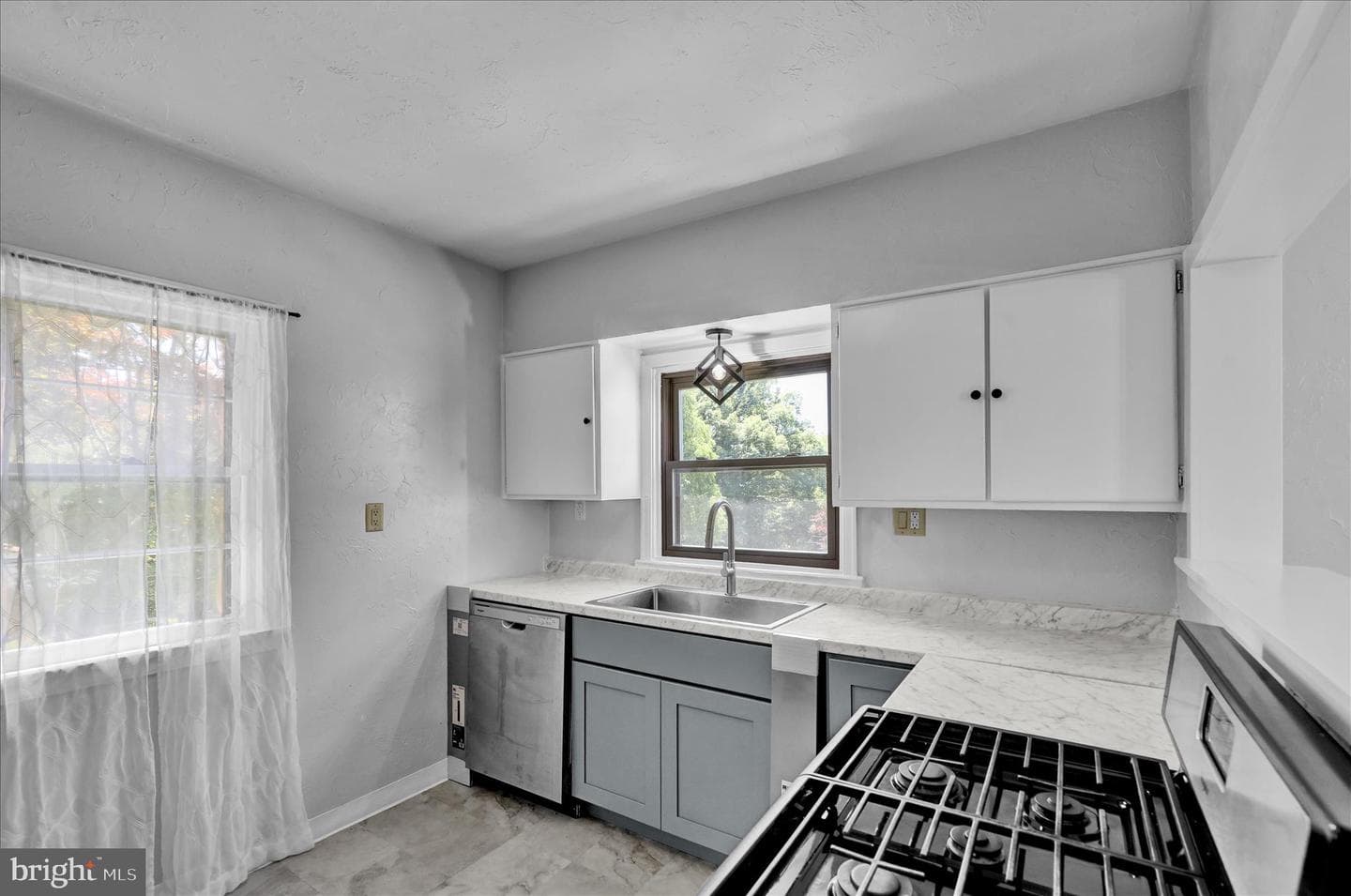 1815 Holly Road photo 8