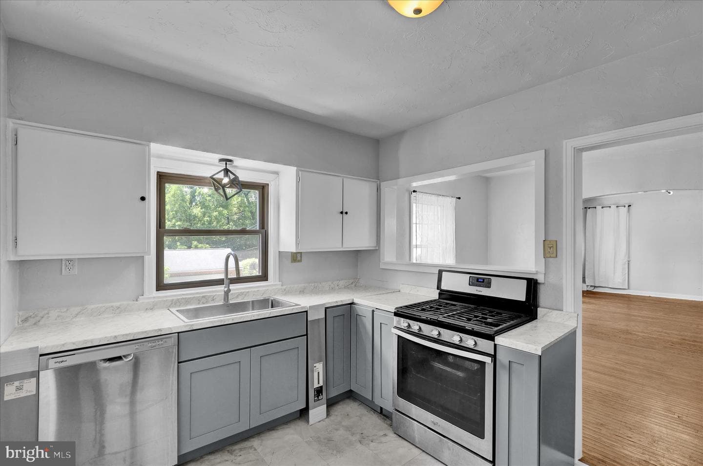 1815 Holly Road photo 9