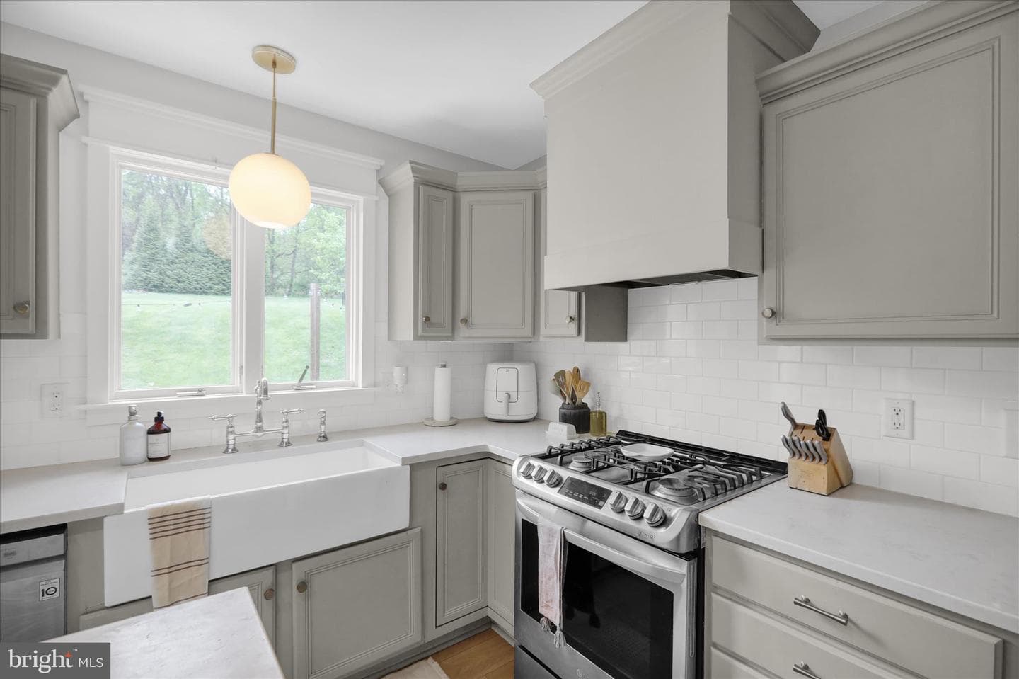 348 Garey Road photo 14