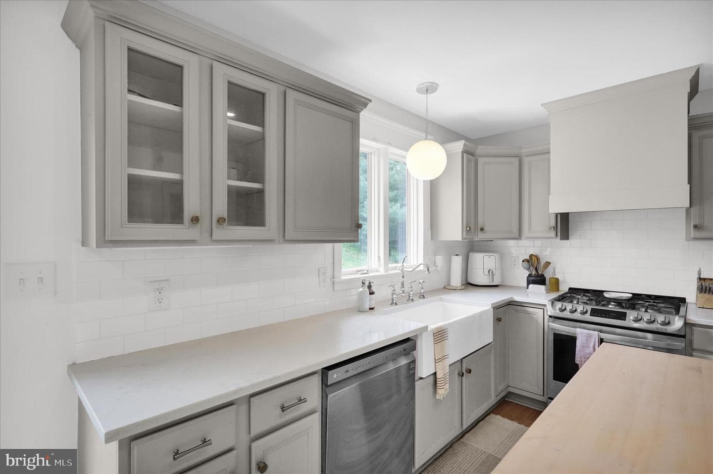 348 Garey Road photo 16