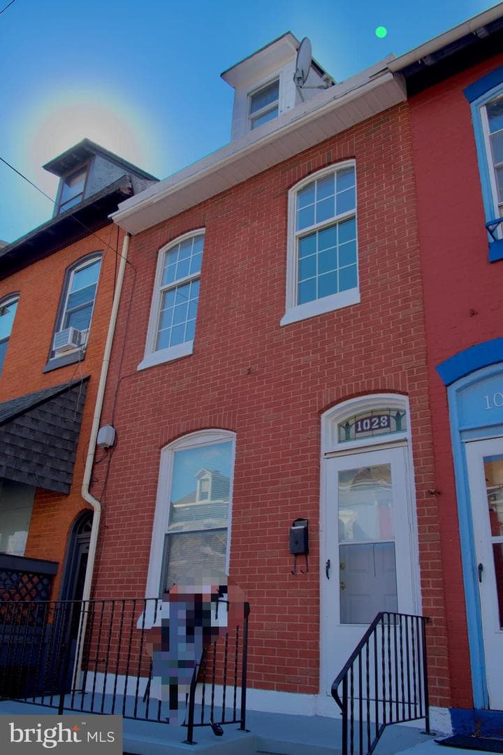 1028 Green Street