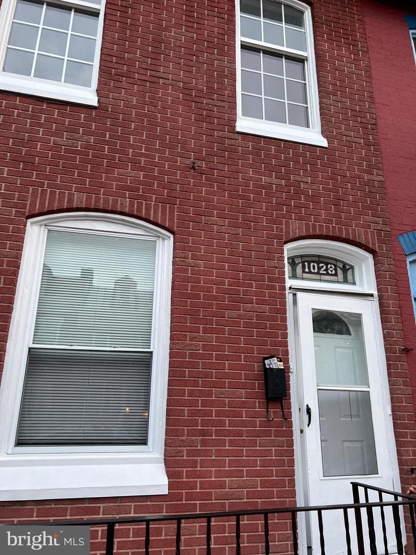1028 Green Street photo 3