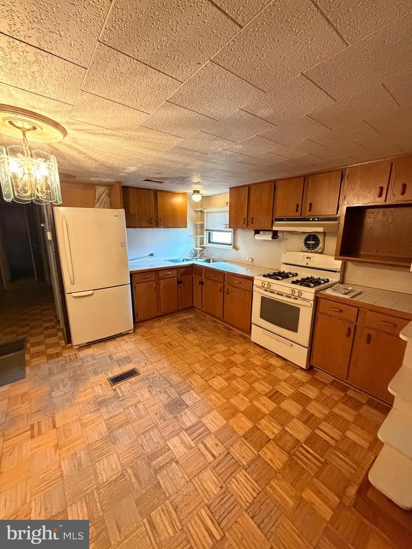1113 Hollywood Drive photo 3