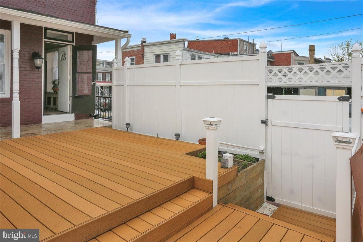 1223 Robeson Street photo 10
