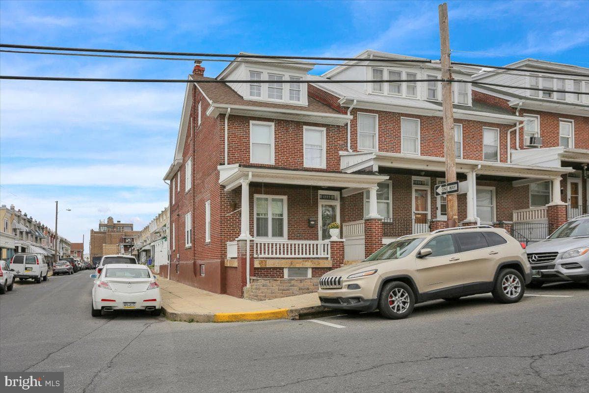 1223 Robeson Street photo 2