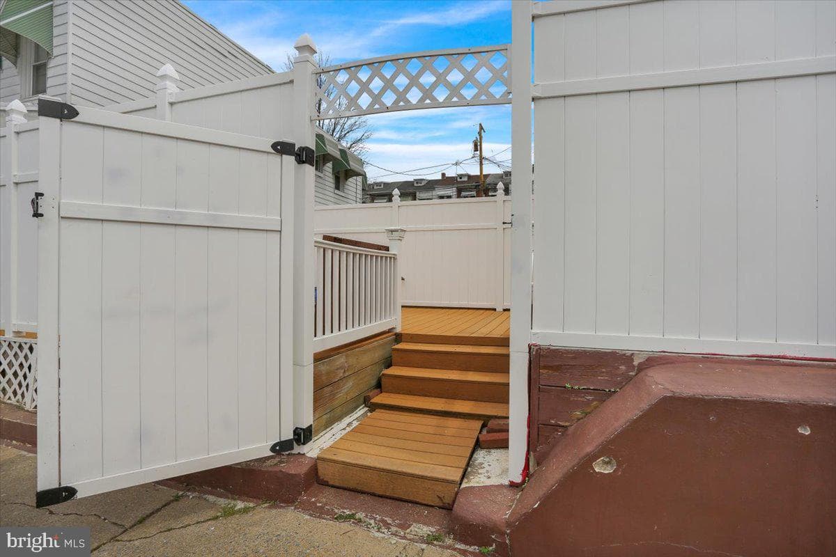 1223 Robeson Street photo 28