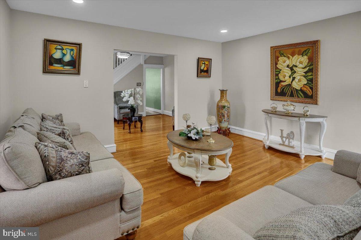 1223 Robeson Street photo 5