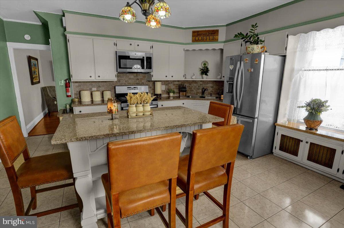 1223 Robeson Street photo 8