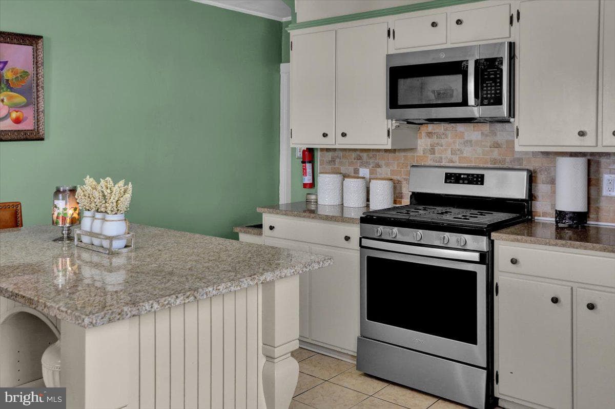 1223 Robeson Street photo 9