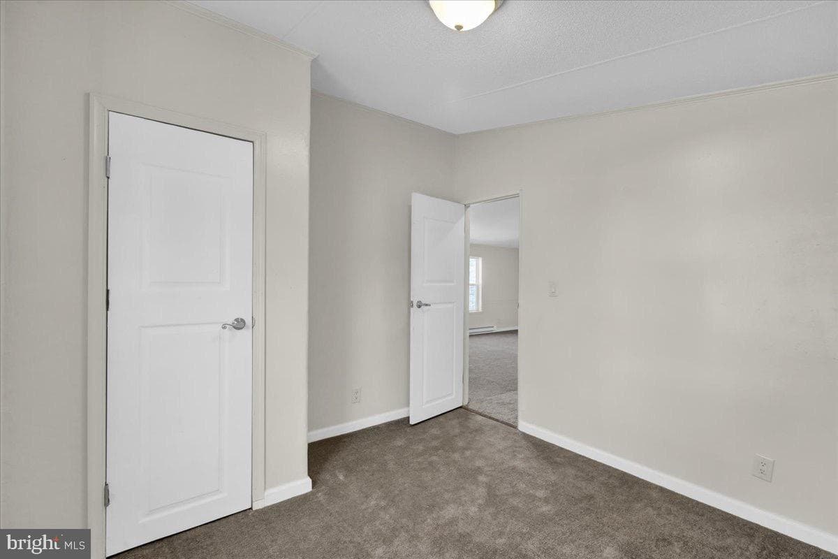 327 Oak Street photo 10
