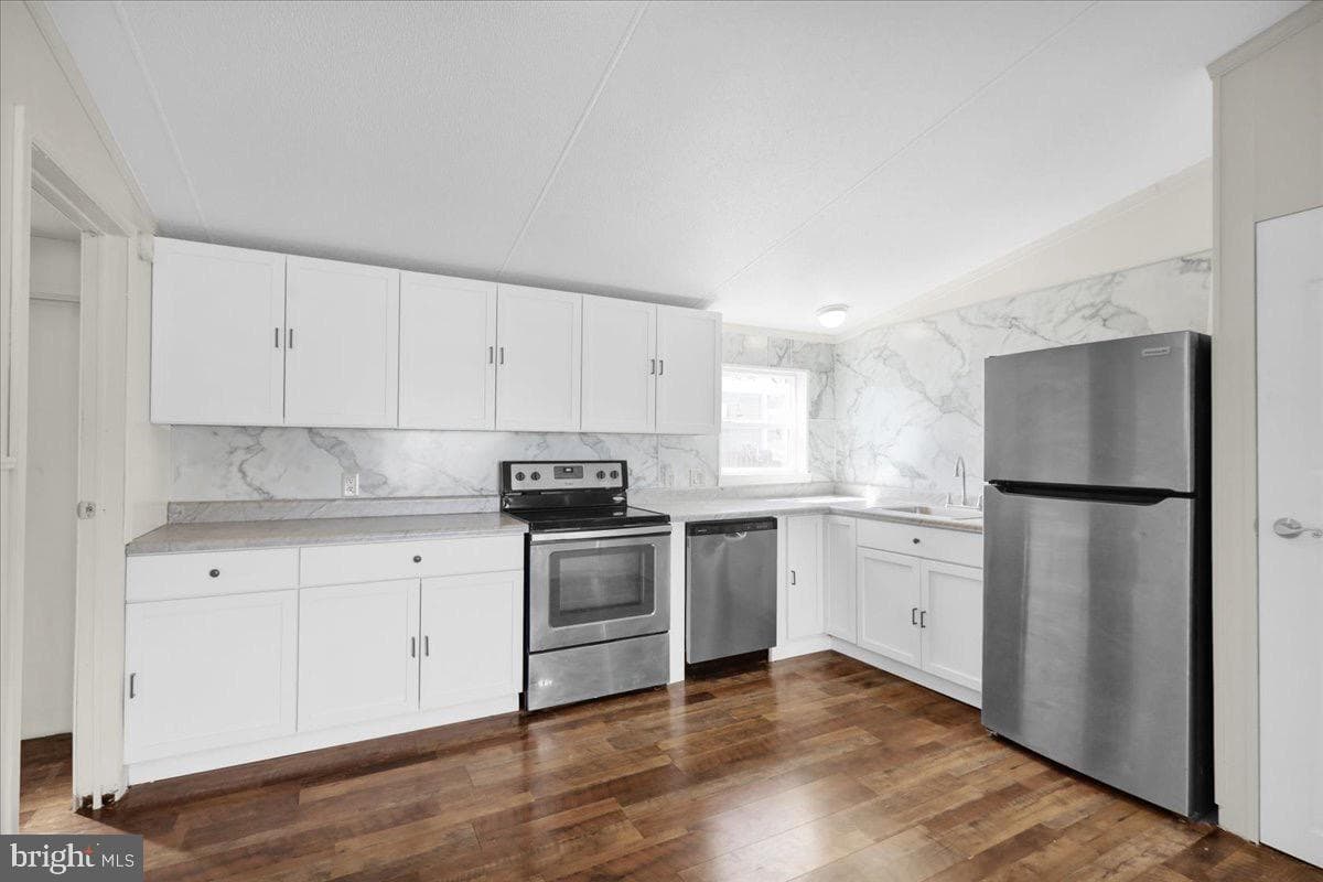 327 Oak Street photo 5