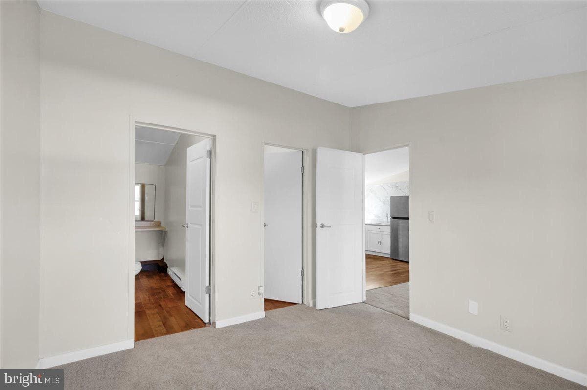 327 Oak Street photo 9