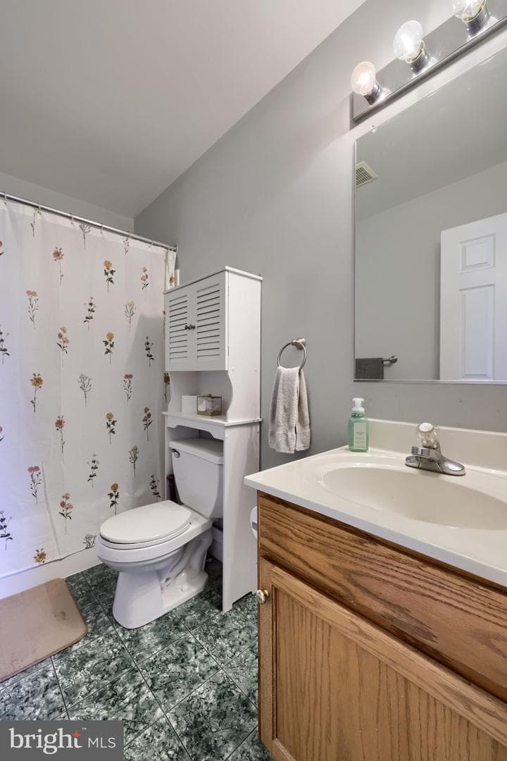 105 Canberra photo 20