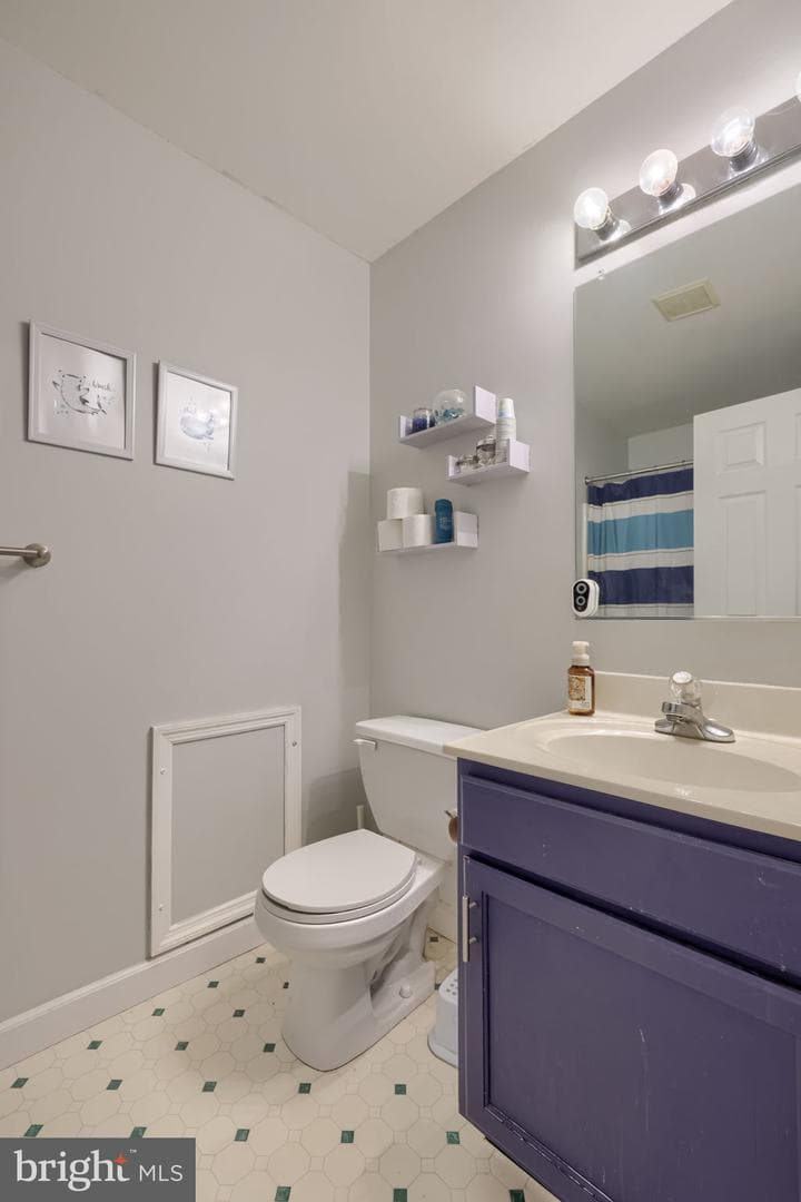105 Canberra photo 22
