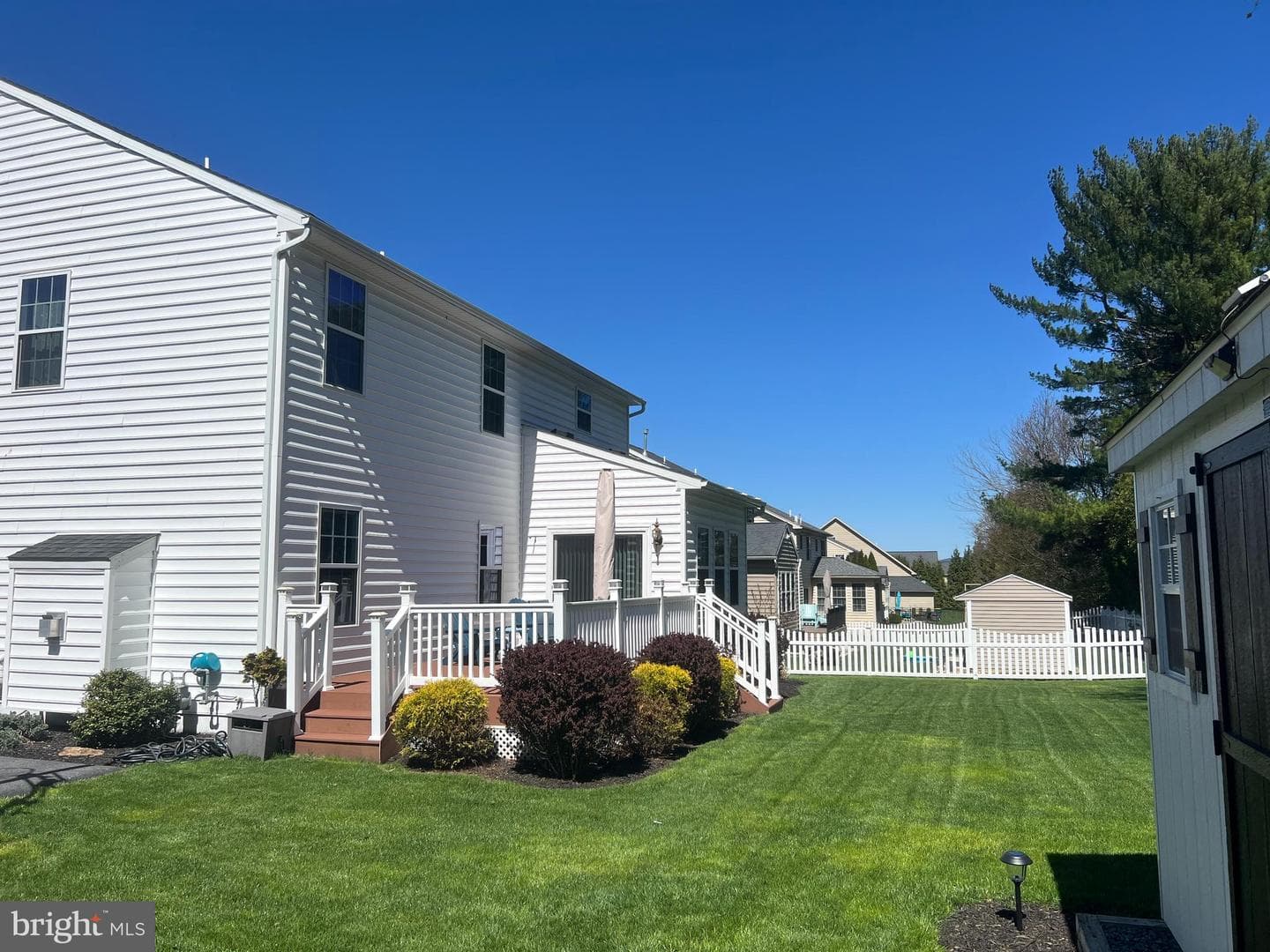 1668 E Thistle Drive photo 4