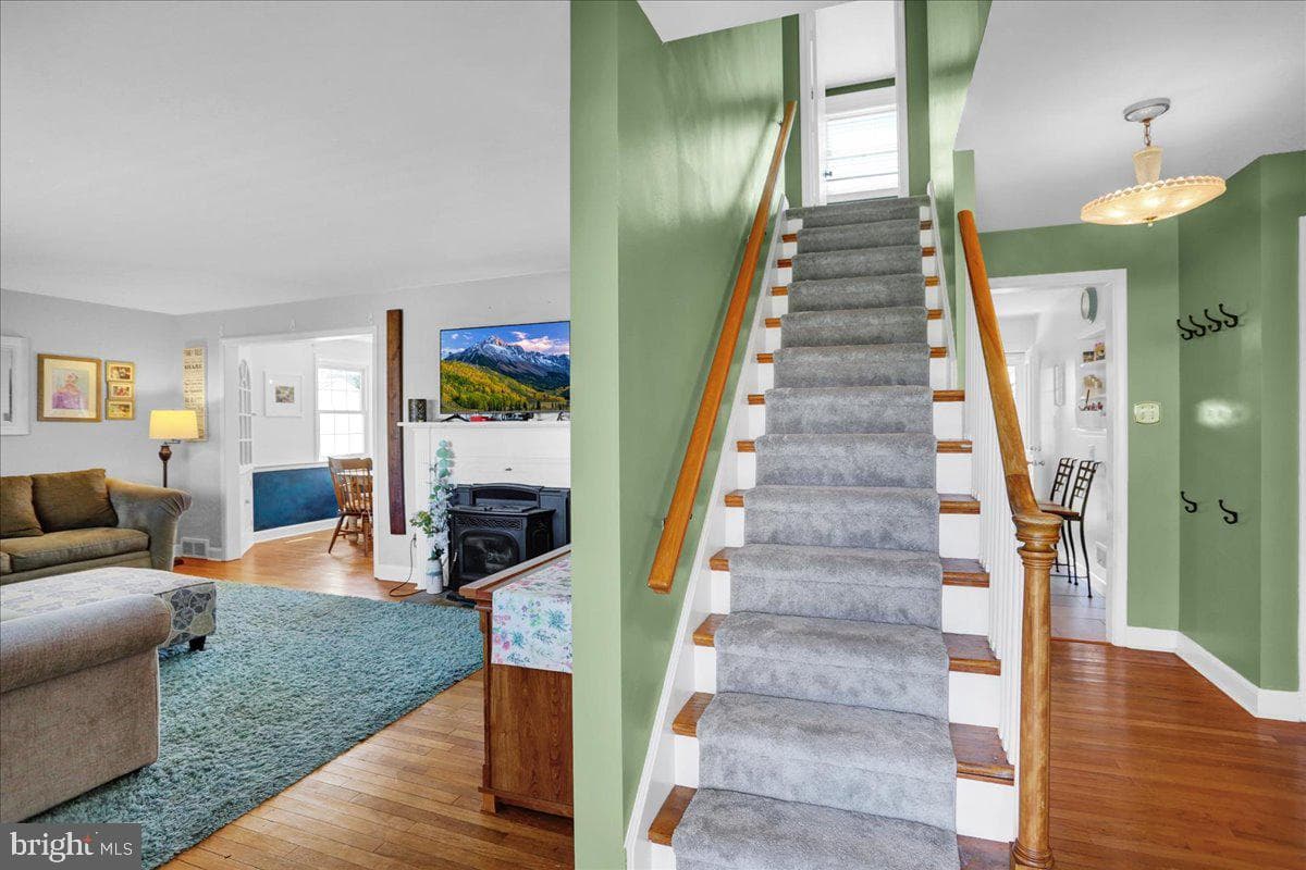 3812 Reiff Place photo 3