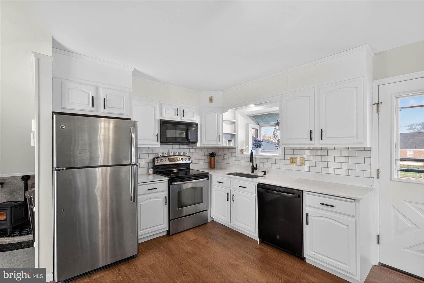 27 Rosemont Avenue photo 10