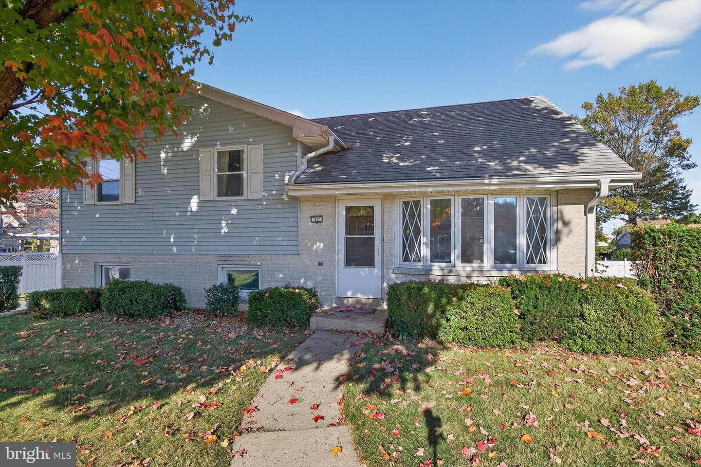 27 Rosemont Avenue photo 2