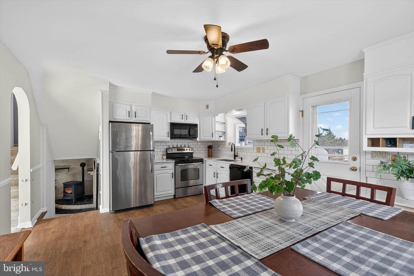 27 Rosemont Avenue photo 8