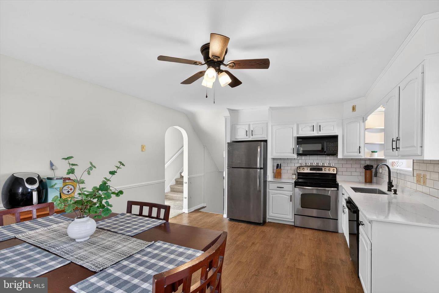 27 Rosemont Avenue photo 9