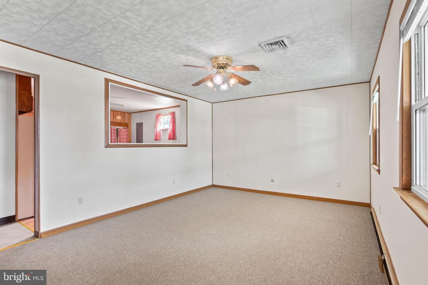 705 Hartman Avenue photo 8