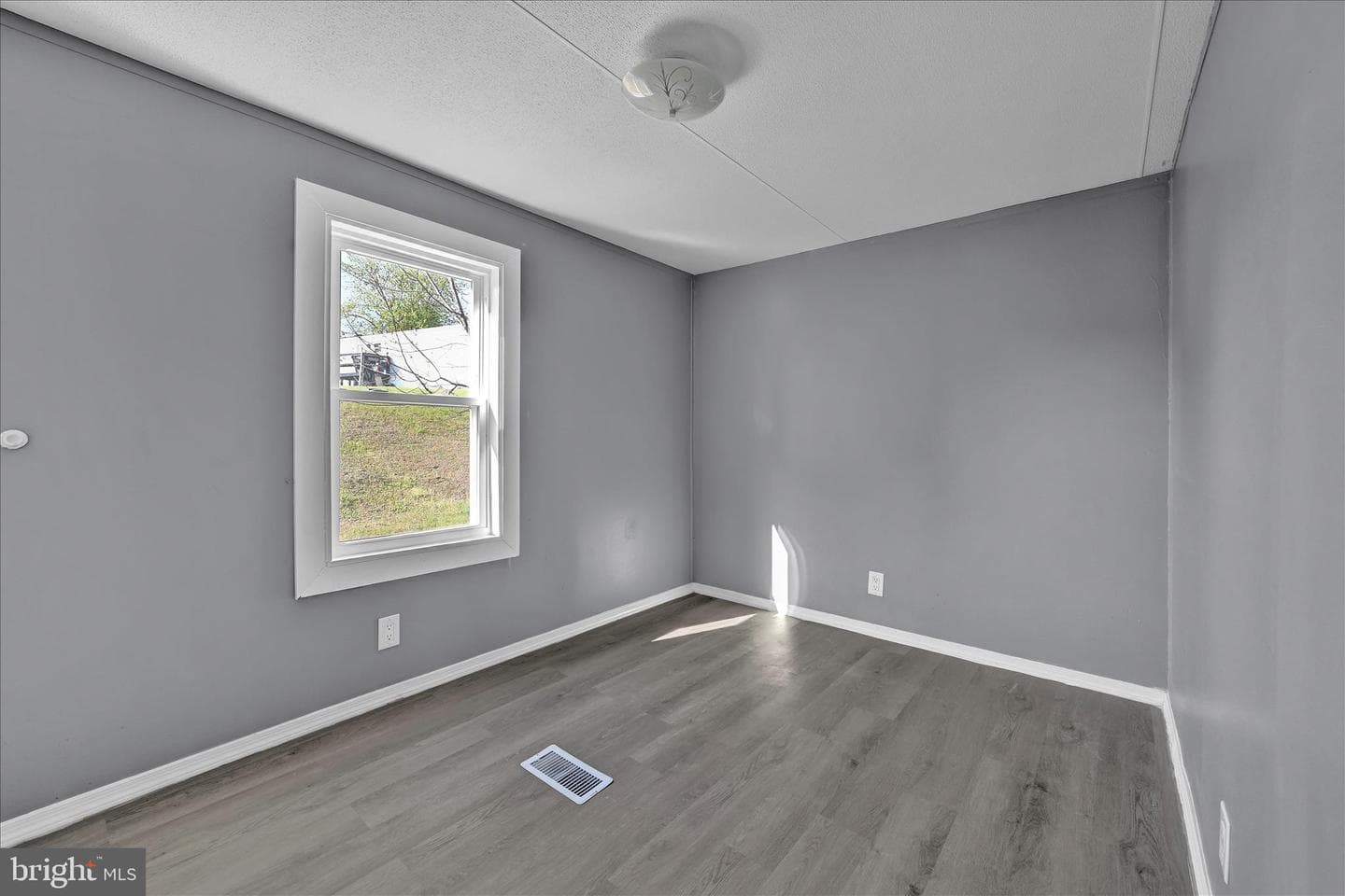 107 White Pine Avenue photo 21