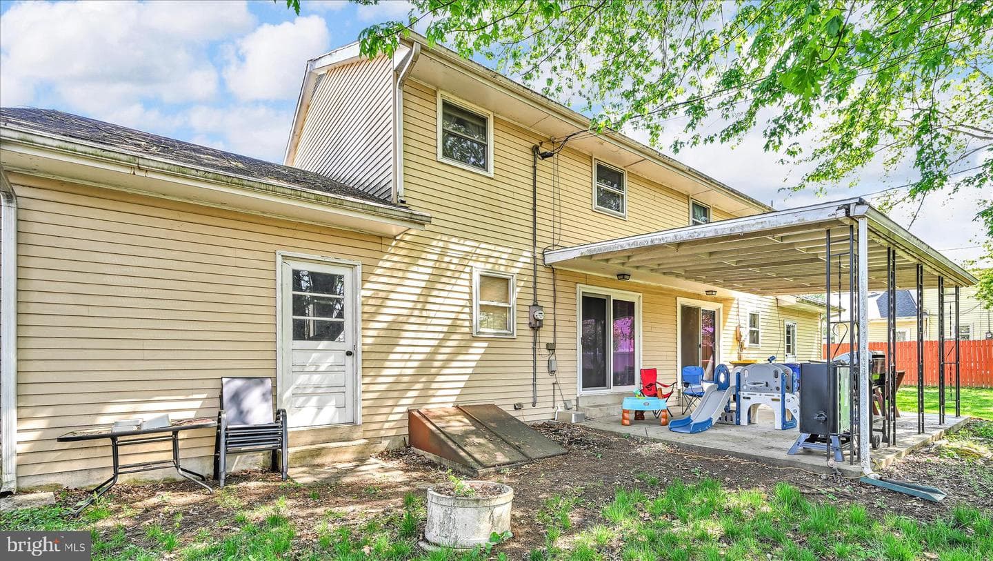 108 S Wayne Street photo 28