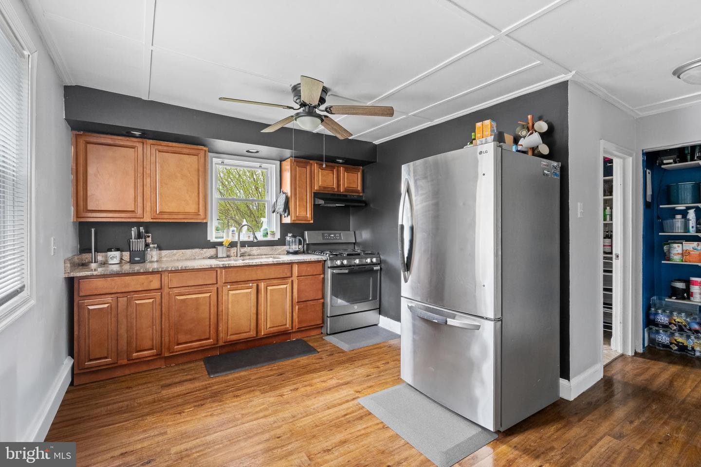 3146 Montrose Avenue photo 15