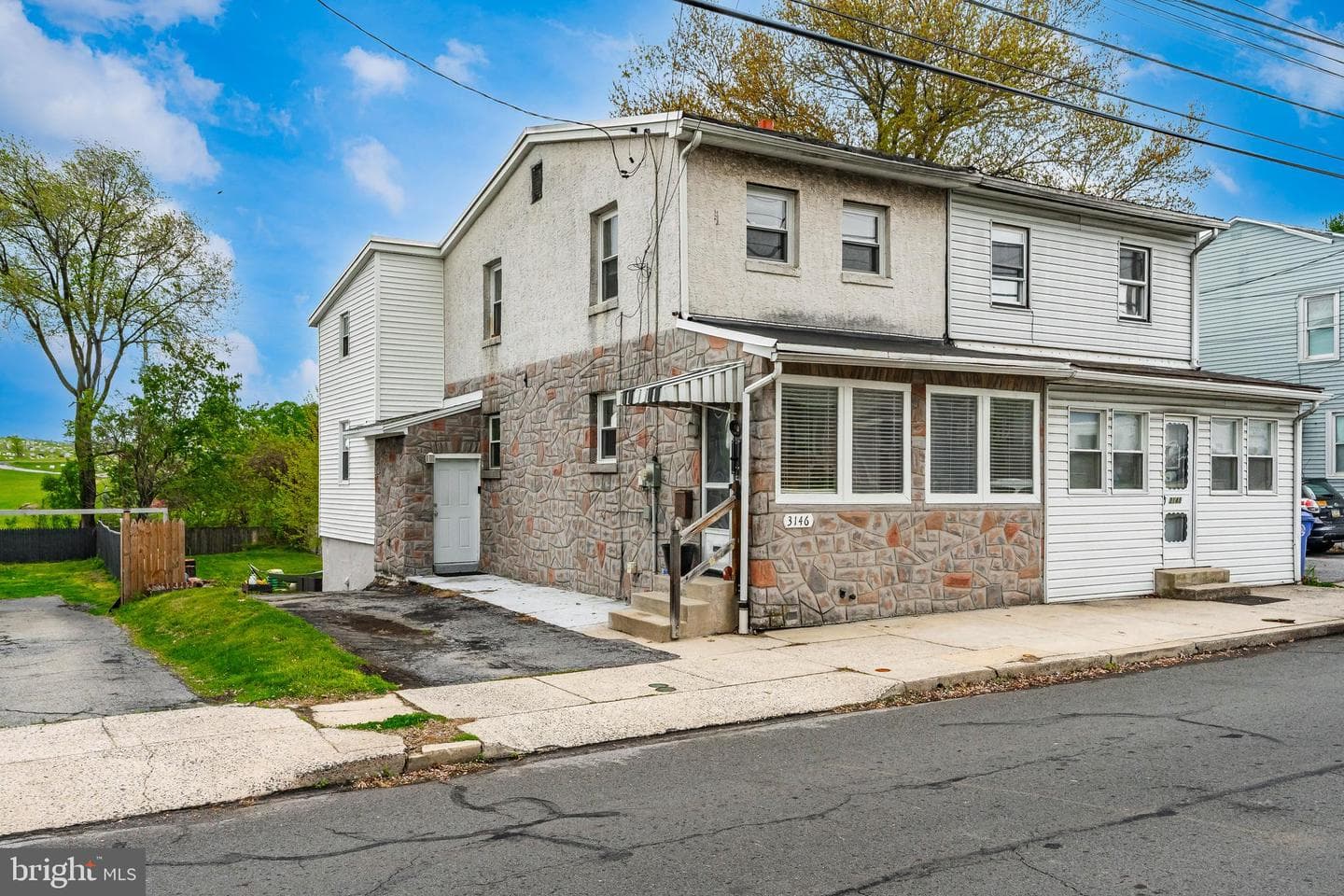 3146 Montrose Avenue photo 3