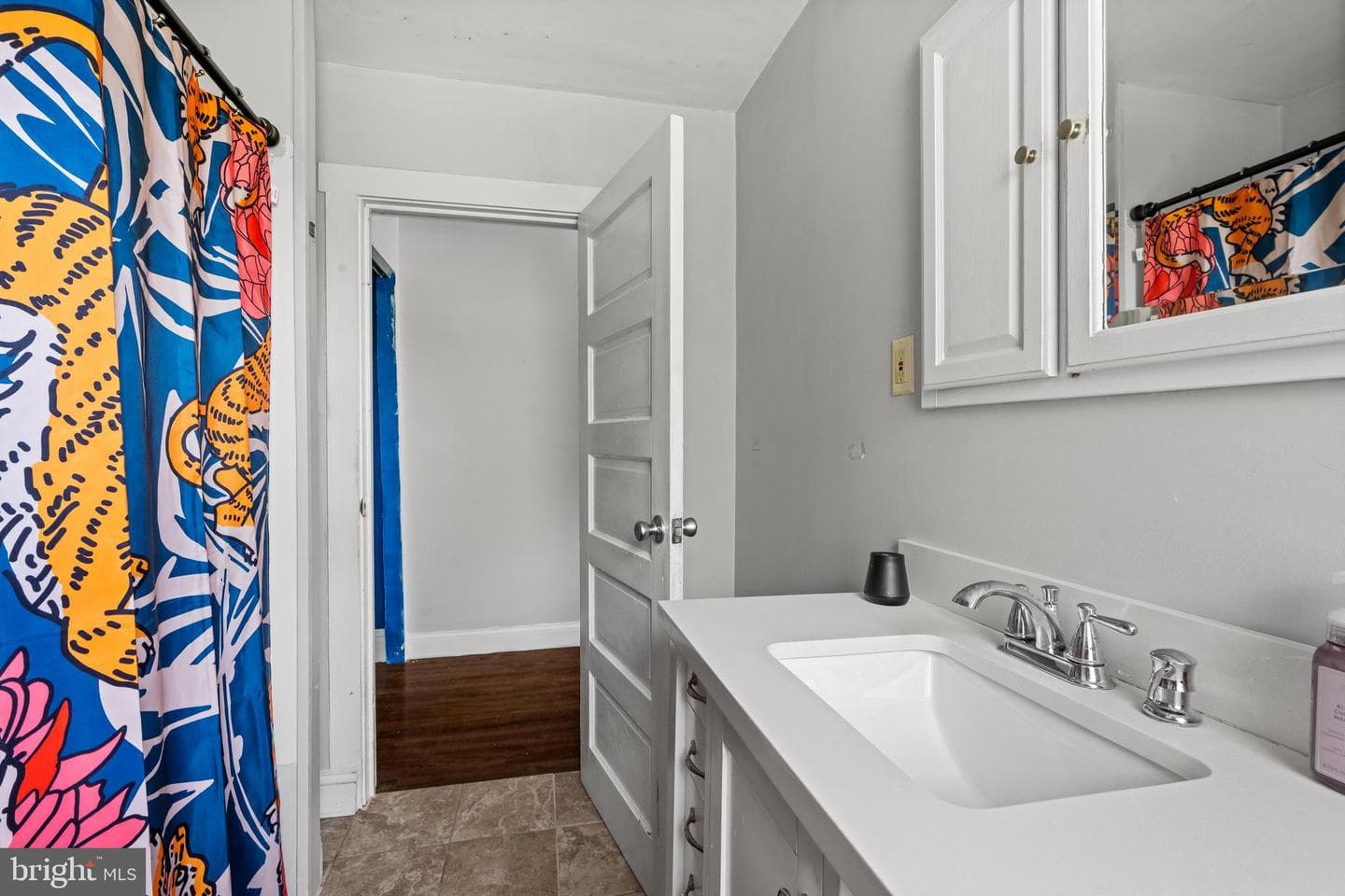 3146 Montrose Avenue photo 32