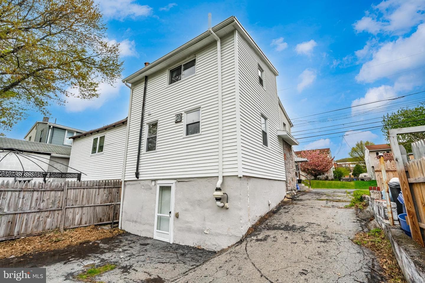 3146 Montrose Avenue photo 40