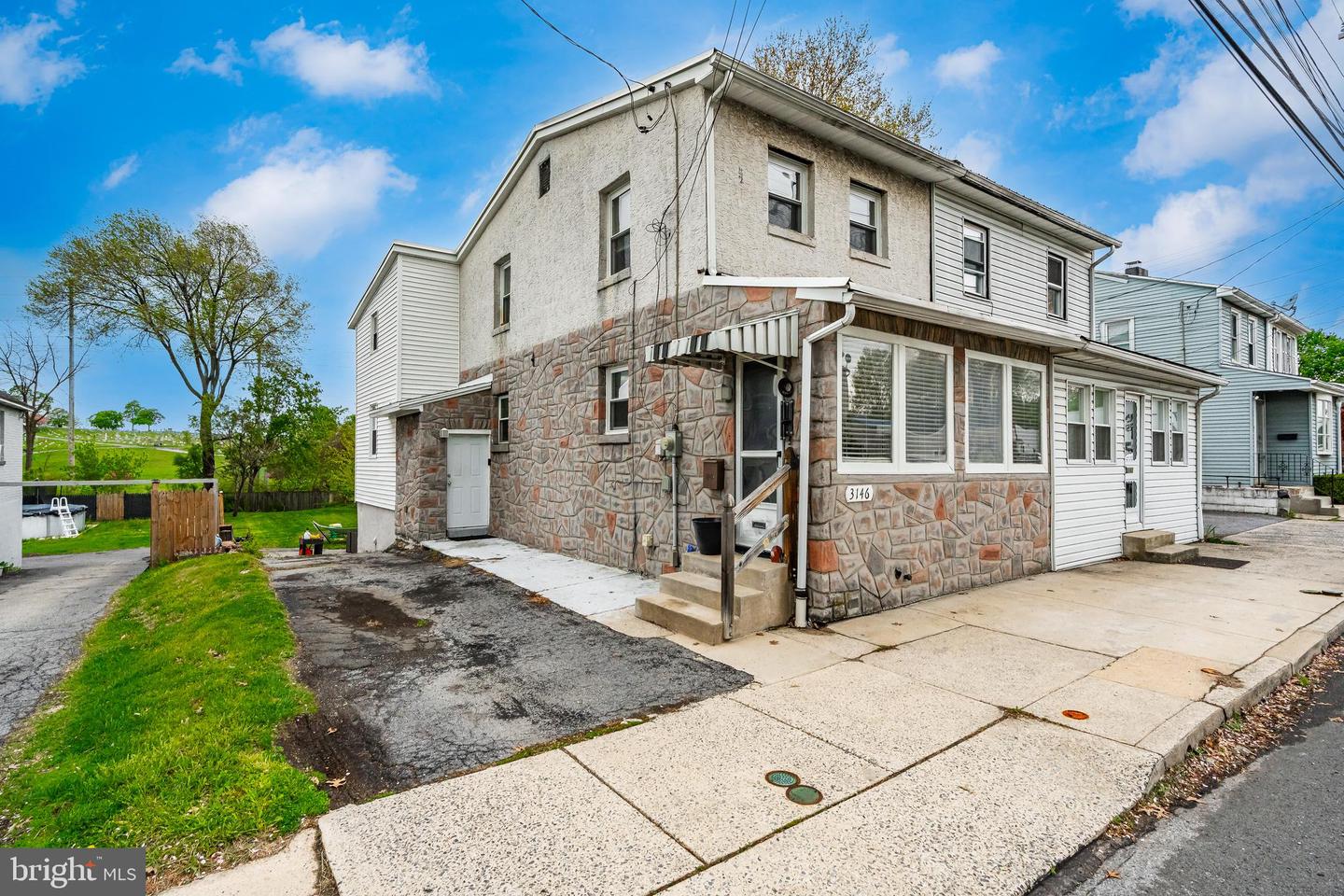 3146 Montrose Avenue photo 6