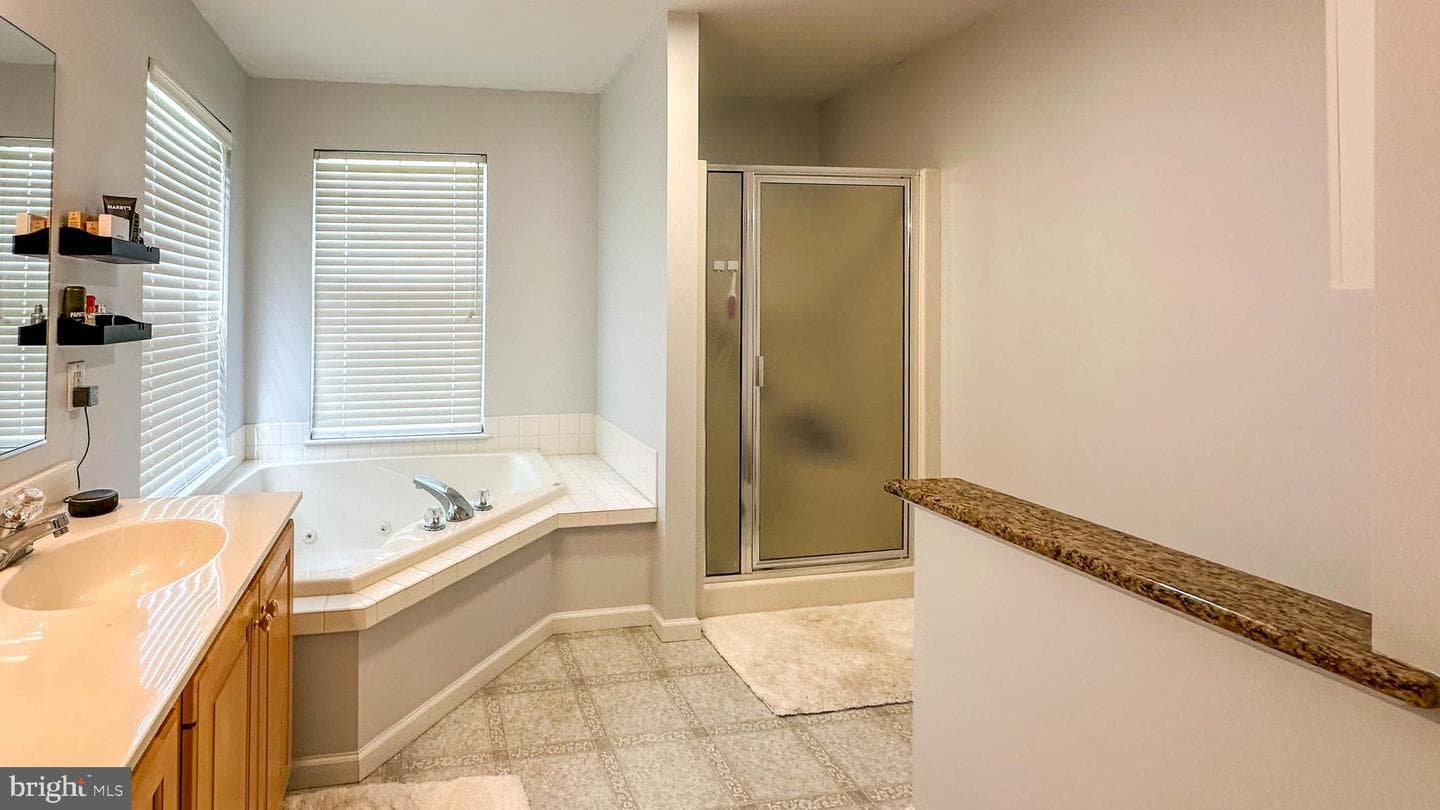 458 Appian Way photo 40
