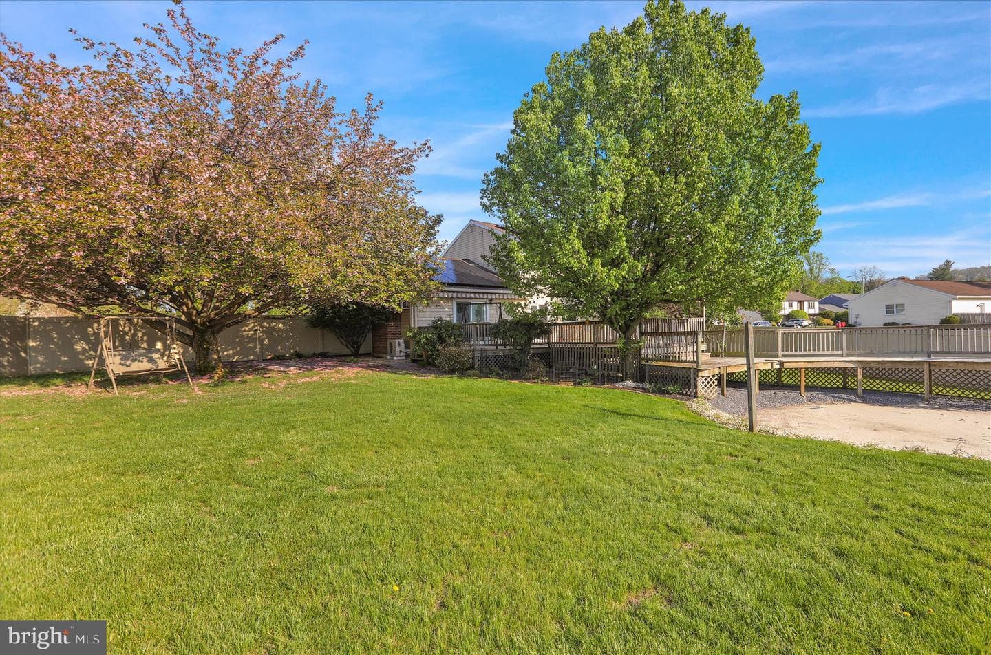 402 Columbus Street photo 8