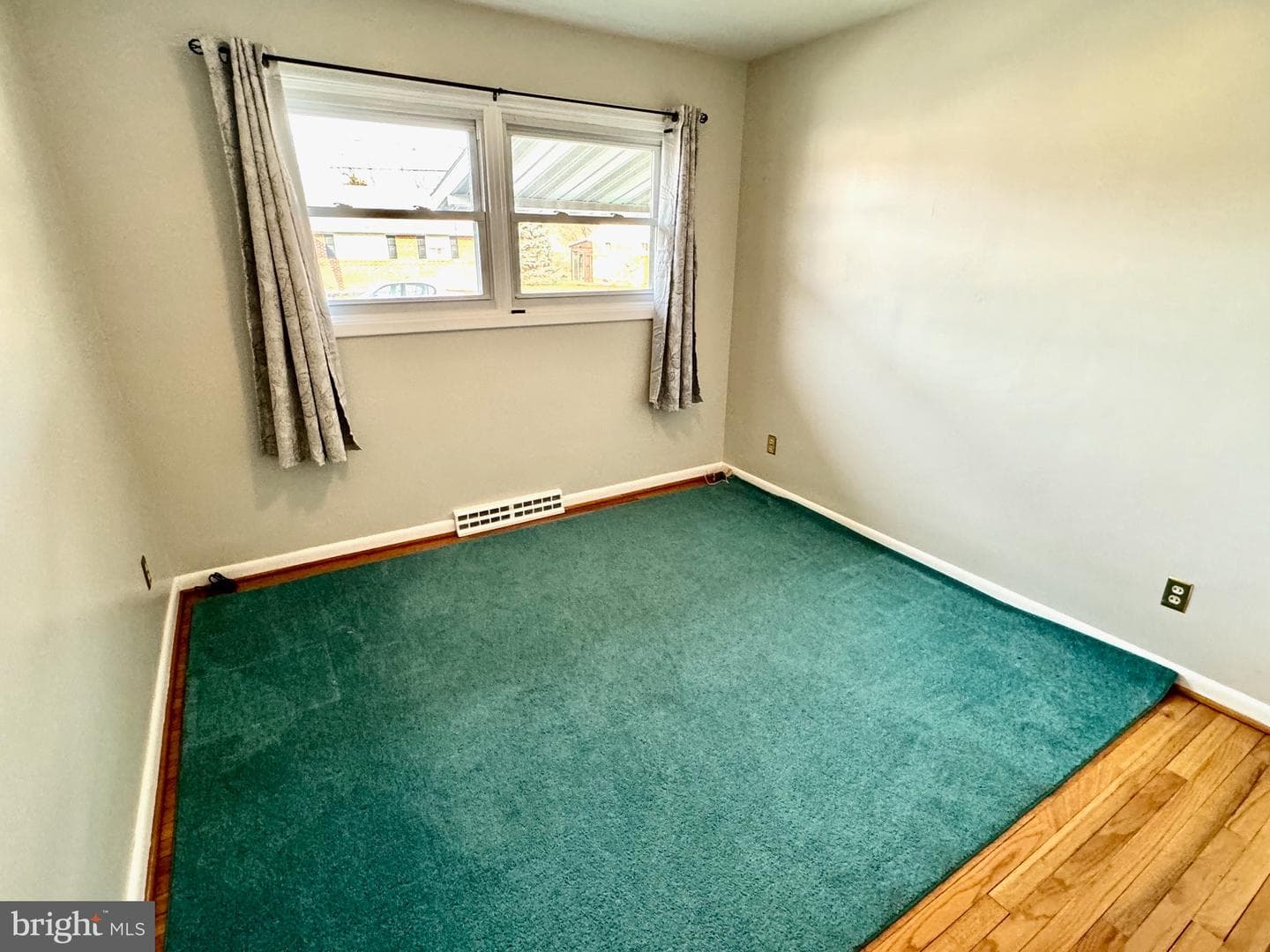 108 Lincoln Avenue photo 11
