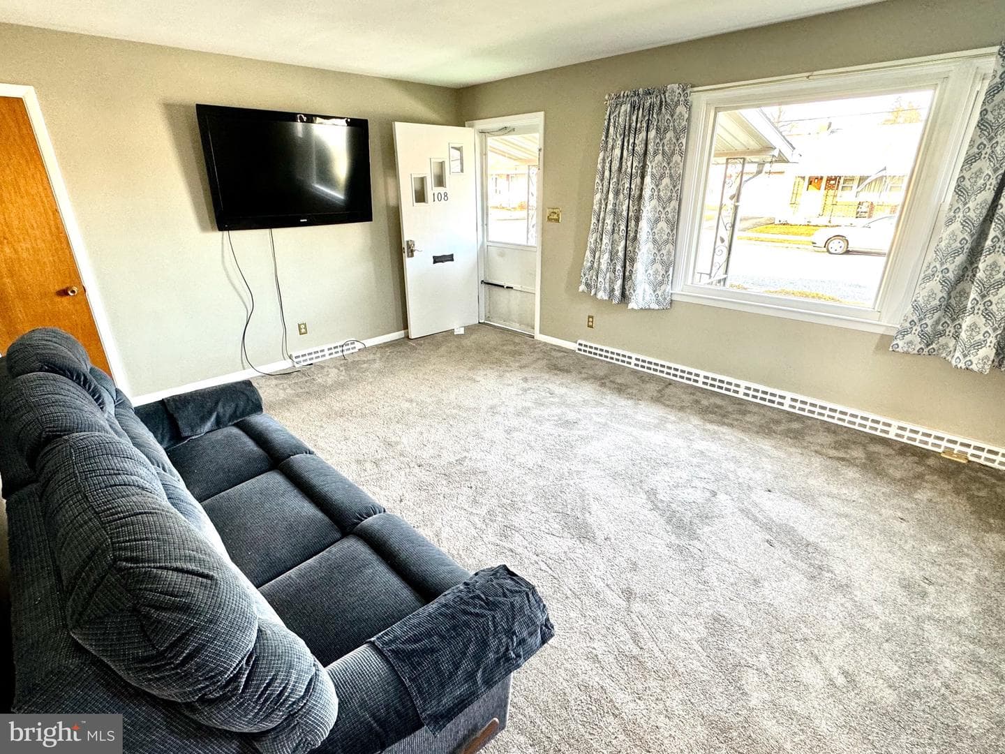 108 Lincoln Avenue photo 2