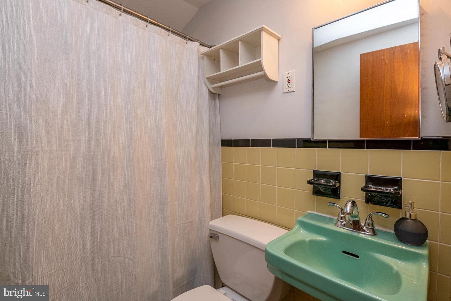 136 Bradley Avenue photo 16