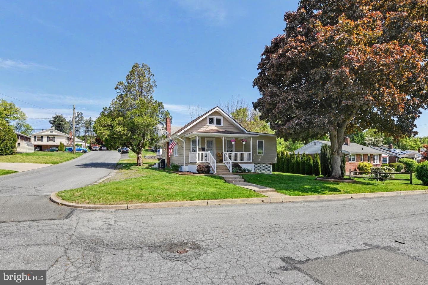 1949 Reading Avenue photo 32