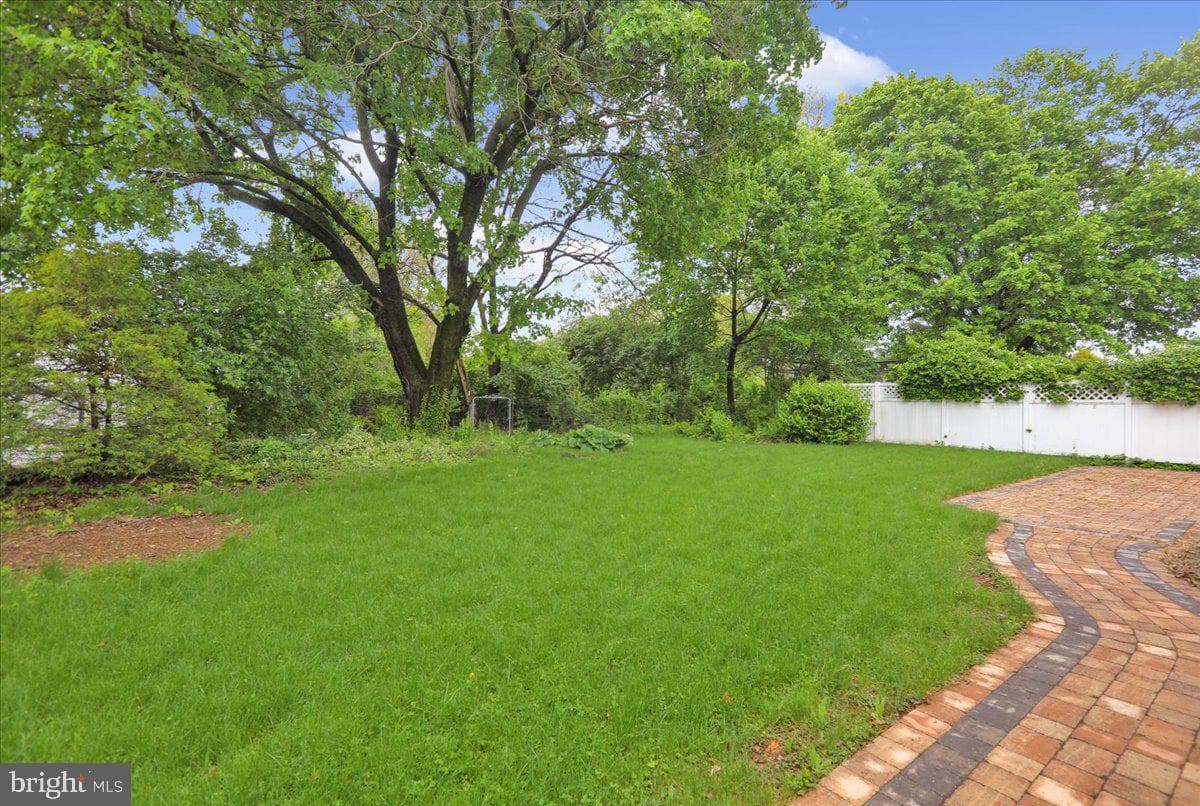 328 E Penn Avenue photo 27