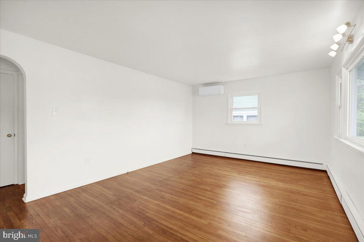 328 E Penn Avenue photo 5