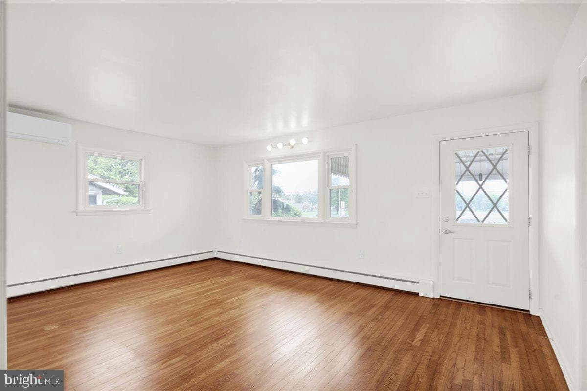 328 E Penn Avenue photo 6