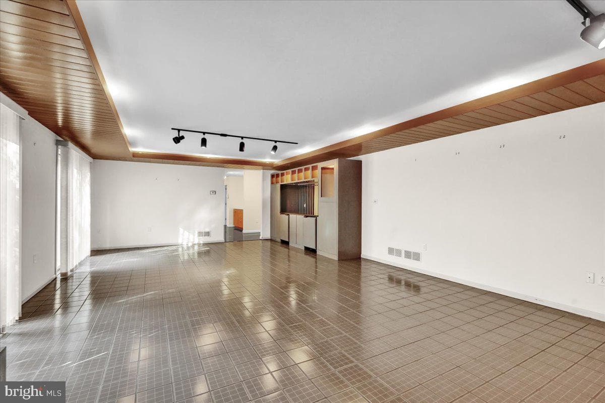34 Hessian Boulevard photo 26