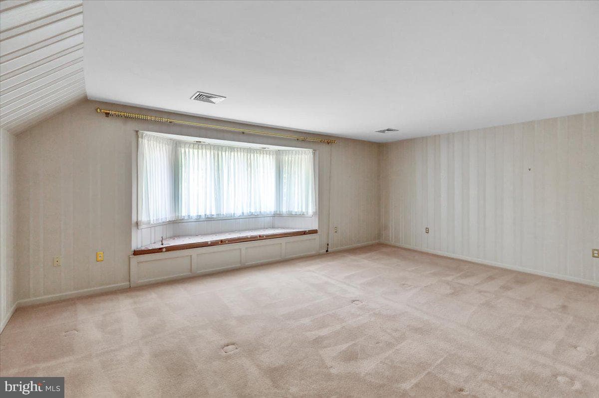 34 Hessian Boulevard photo 40